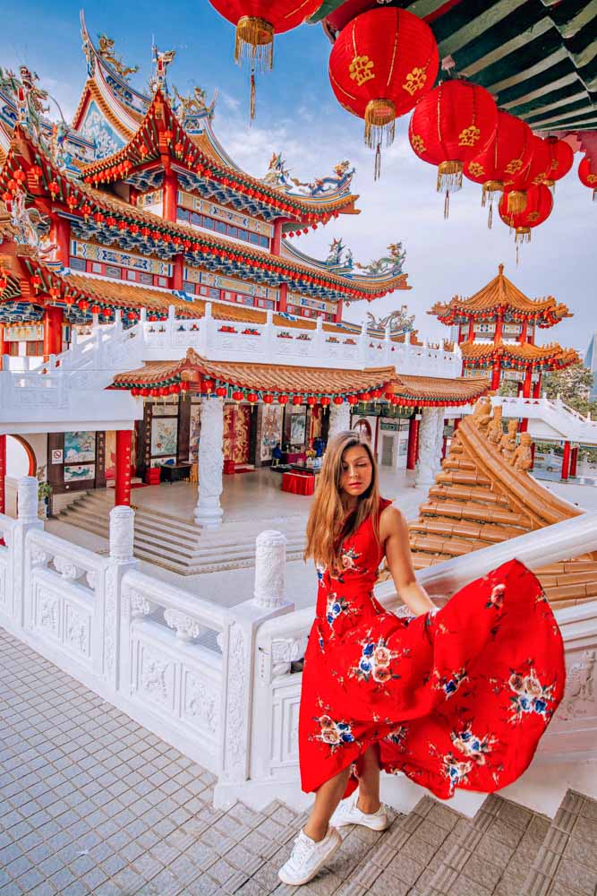 Melissa swishes her skirt at the Thean Hou Temple in KL.