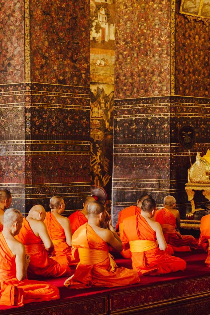 monks praying inside wat pho temple