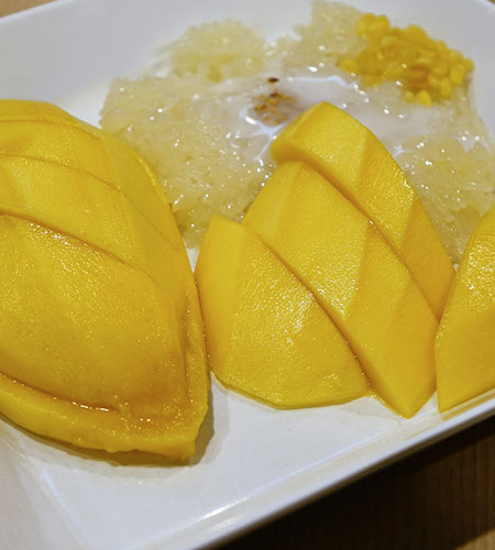 plate of mango sticky rice