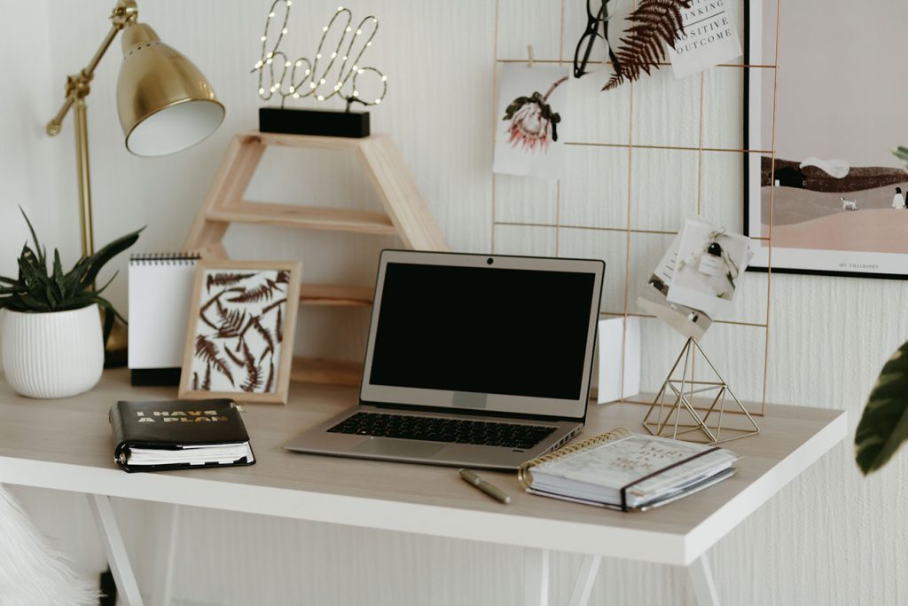 how to set up your work space when you work from home