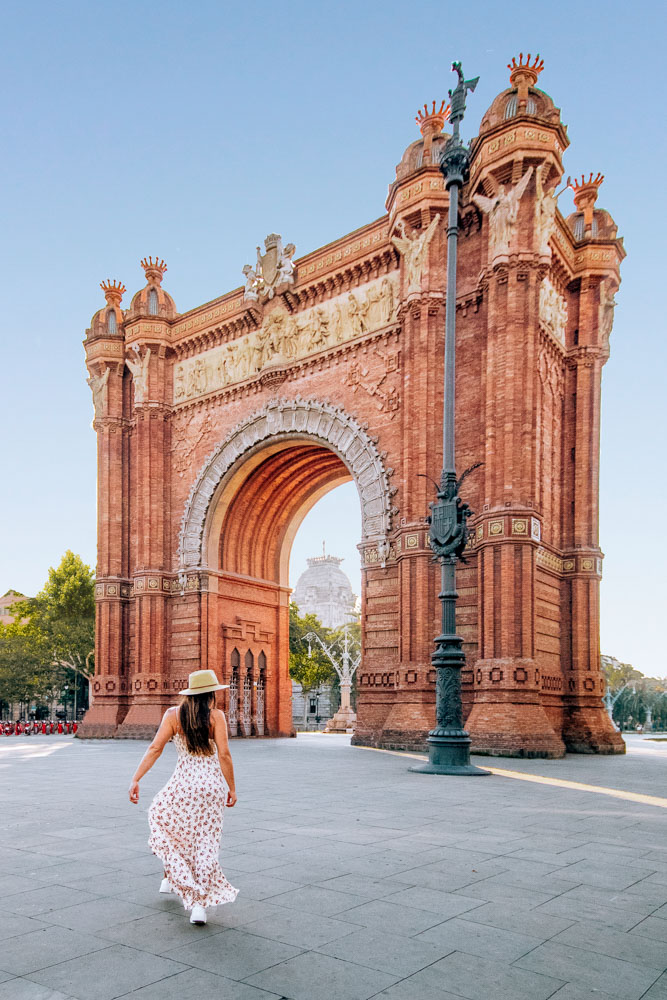 Melissa standing in front of the Arc de Triomf in Barcelona