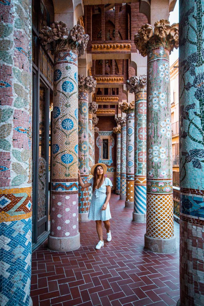 Melissa standing between the pillars at Palau de la Musica Catalana in Barcelona